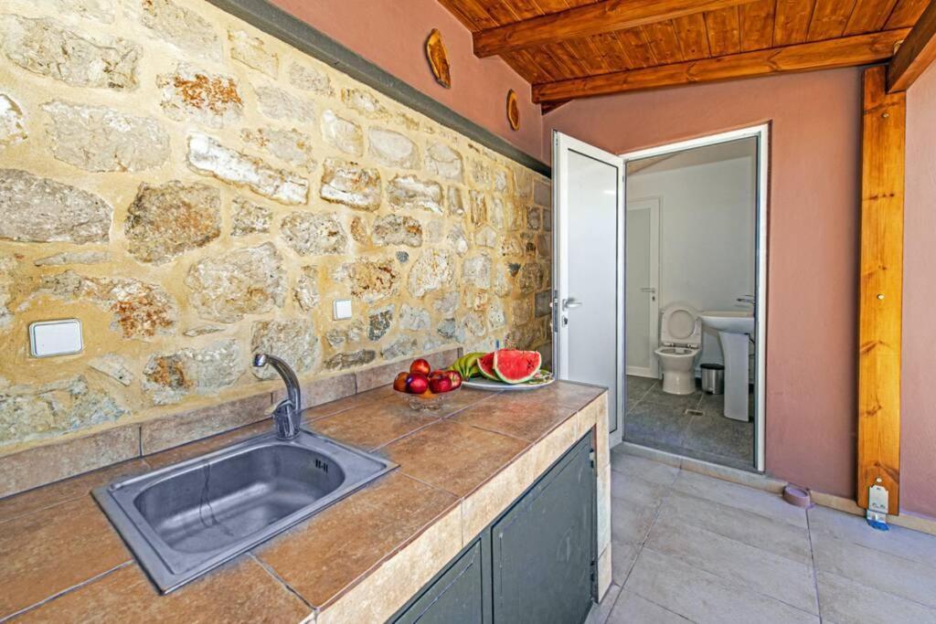 Villa Anthi, A Modern Villa With Salted Water Pool,Hot Tub & Bbq! Rethymno  Екстер'єр фото